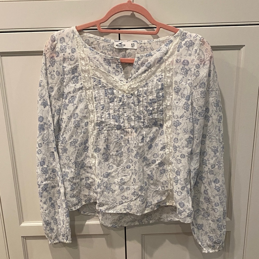 Hollister Blue and White Floral Blouse